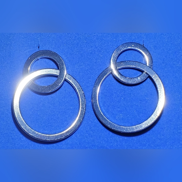 *NWOT* AVON - Sterling Silver Interwined Circle Link Necklace with Earrings - Picture 4 of 5